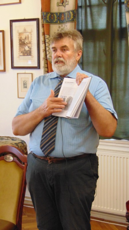 következő