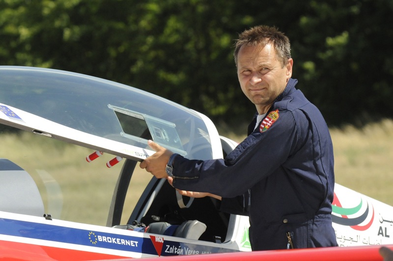 következő