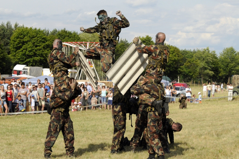 következő