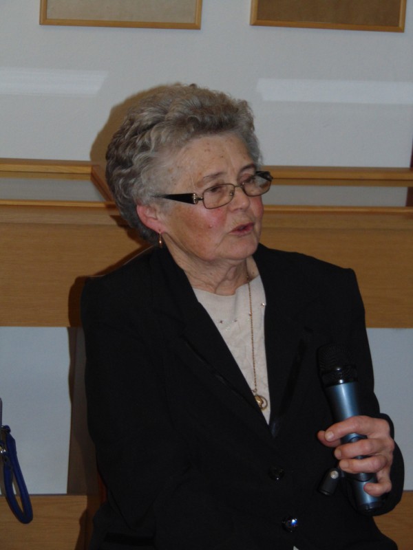 következő