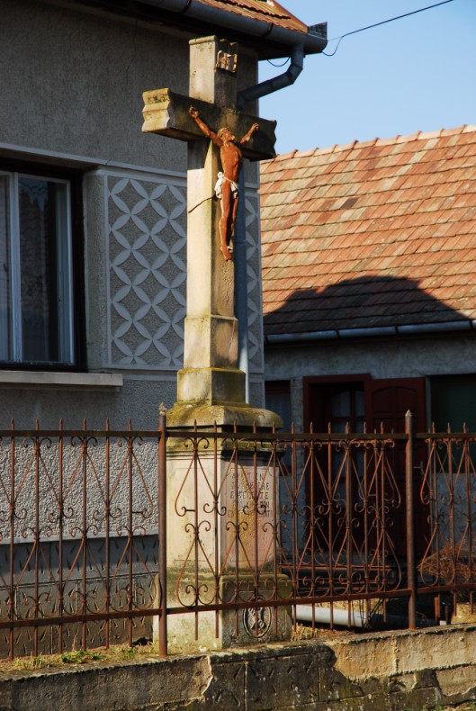 következő