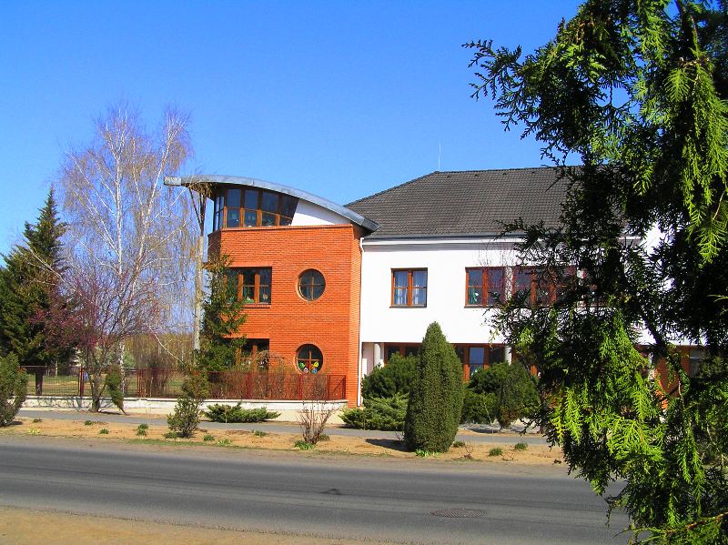 következő