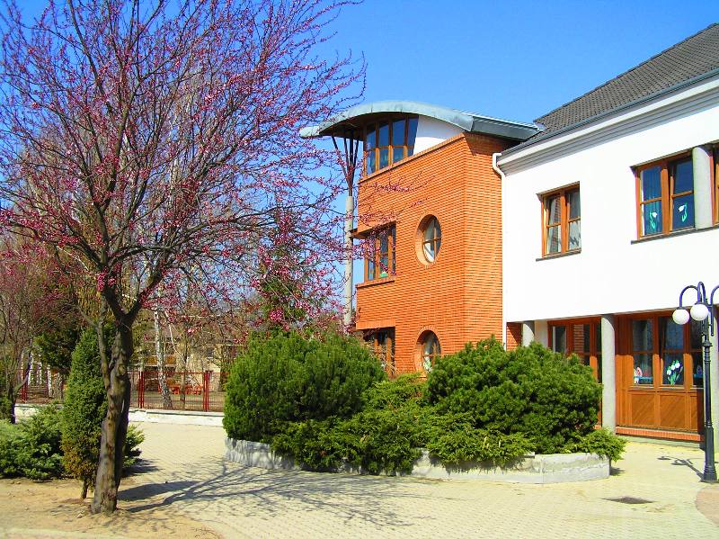 következő