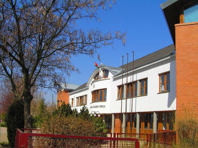 következő