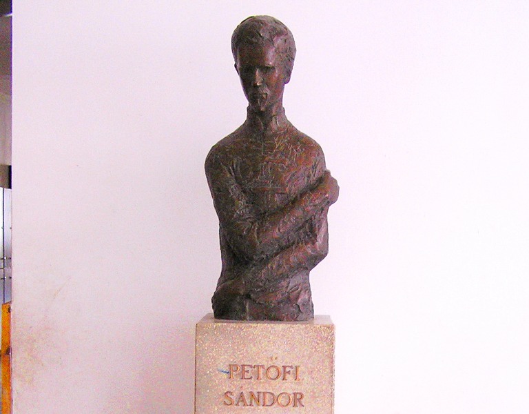 következő