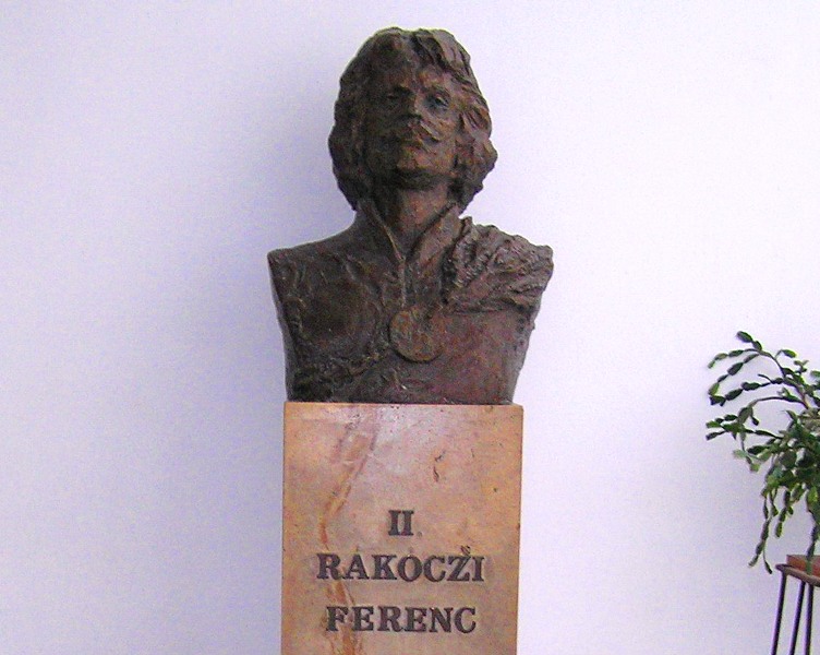 következő