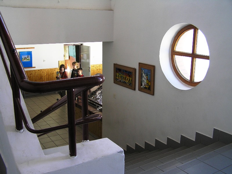 következő