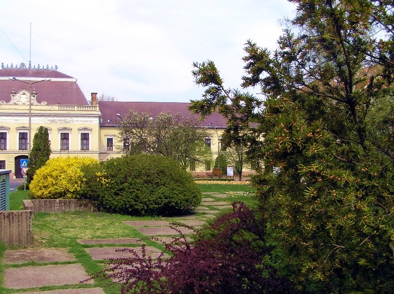 következő