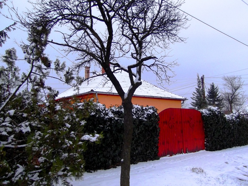 következő