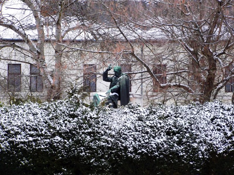 következő