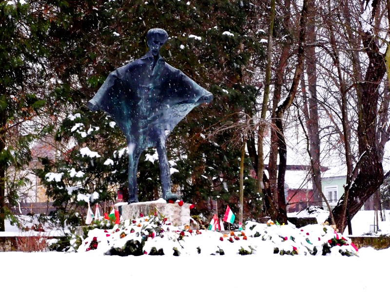 következő