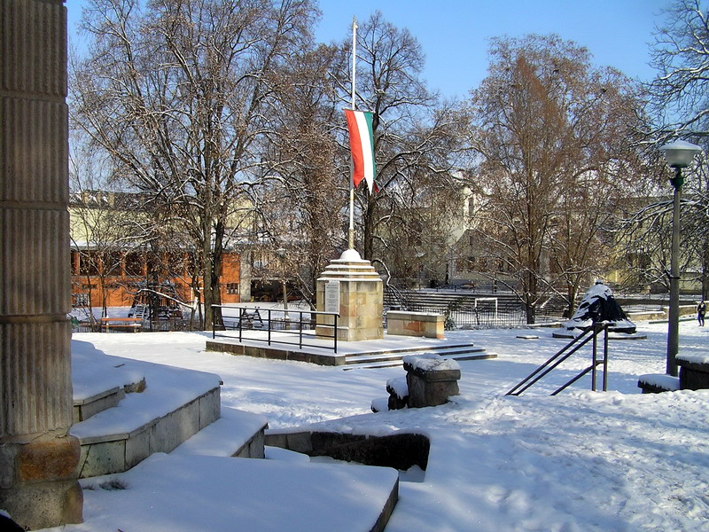 következő