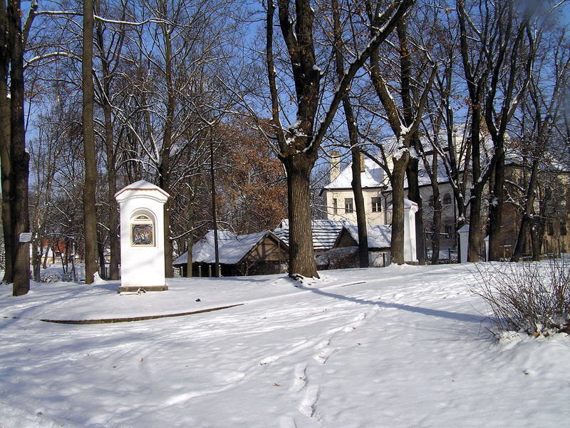 következő