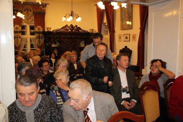 következő