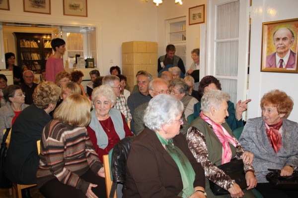 következő
