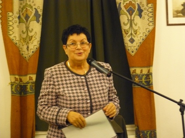 következő
