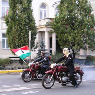 következő