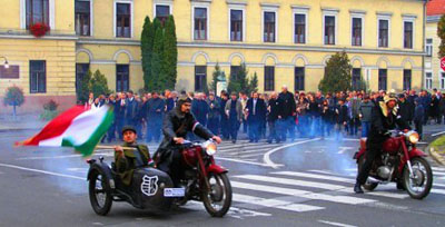 következő