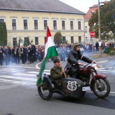 következő