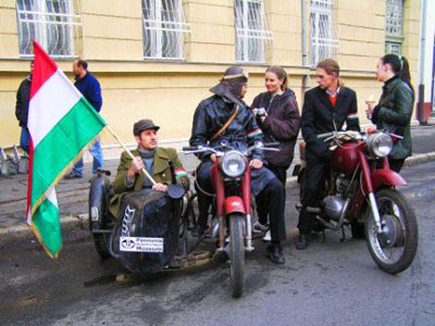 következő