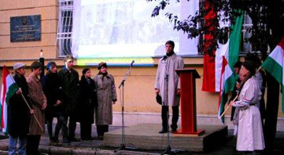 következő
