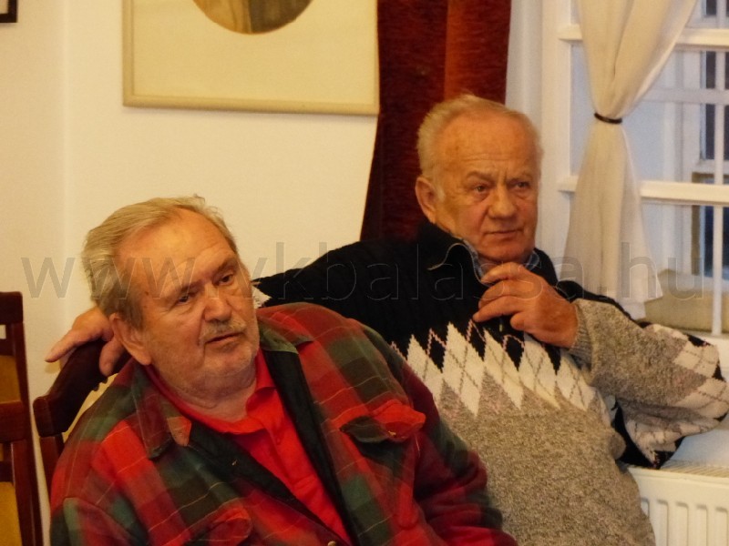 következő