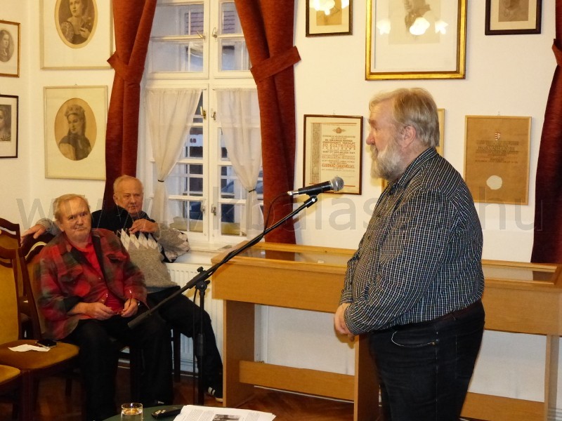 következő