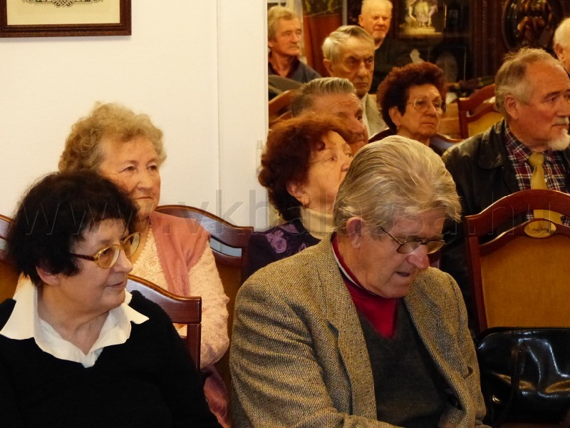 következő