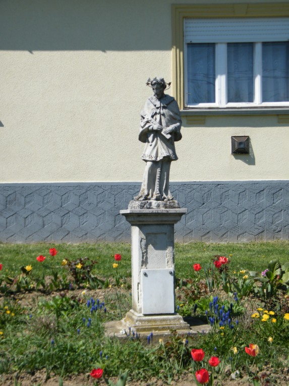 következő