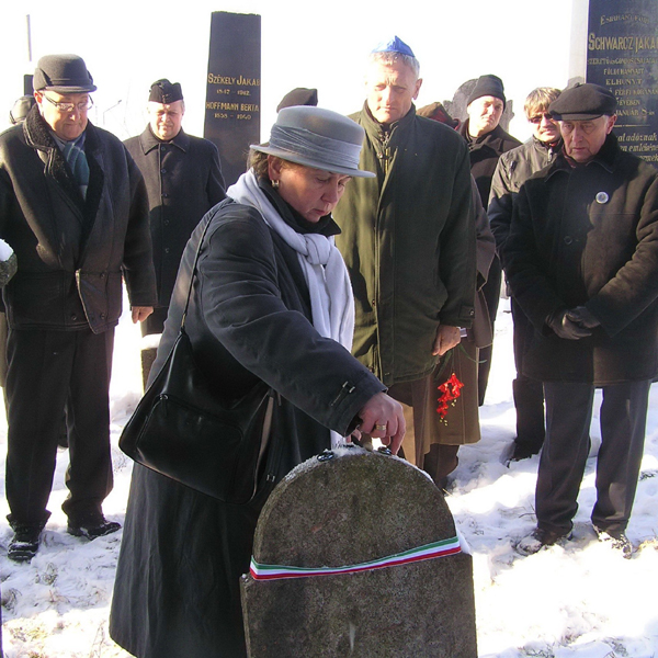 következő