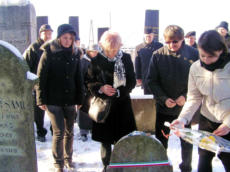 következő