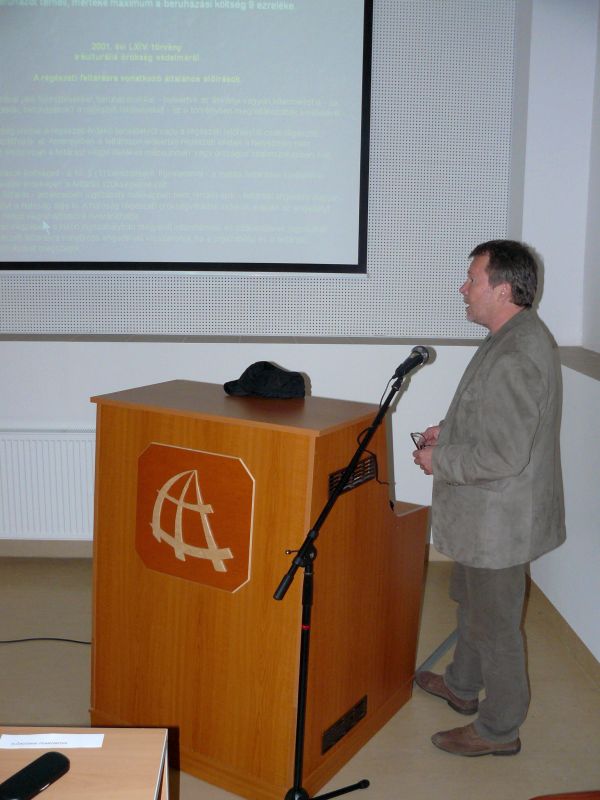 következő