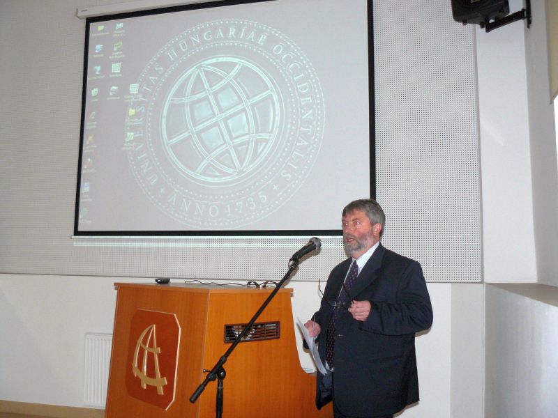 következő