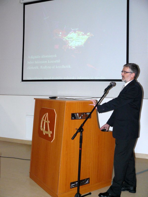 következő