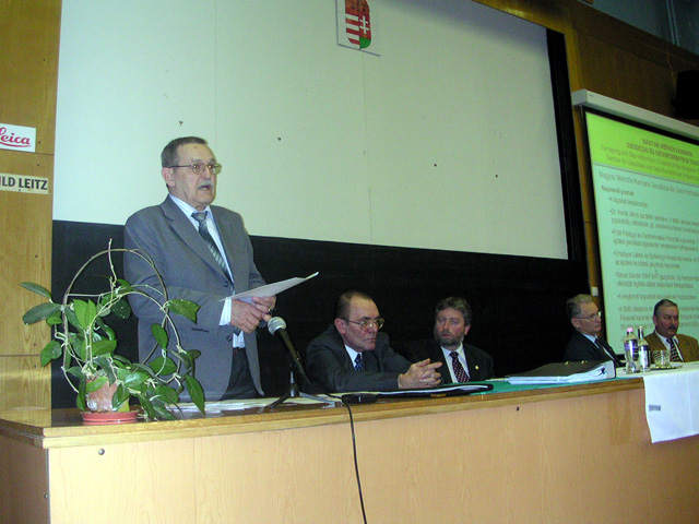 következő