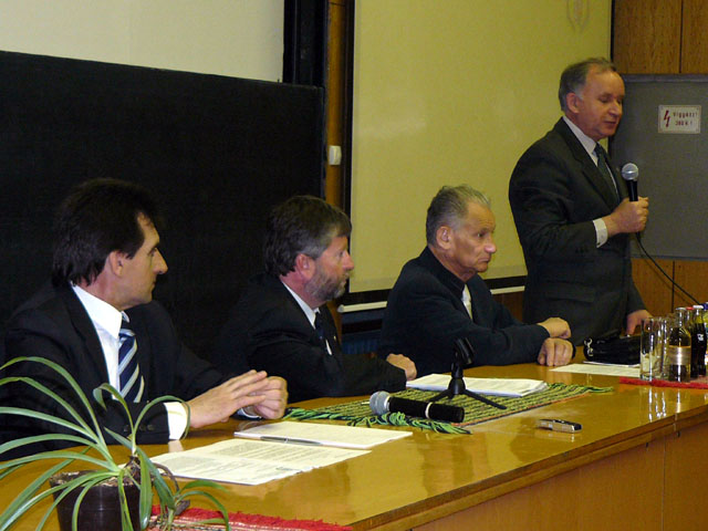következő