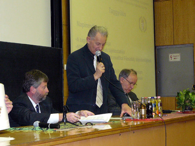 következő