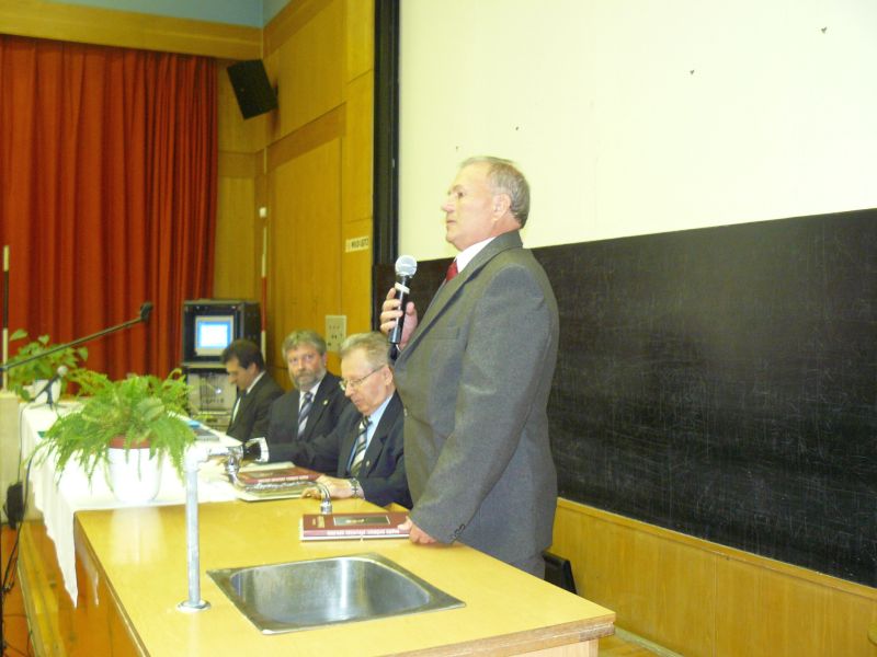 következő
