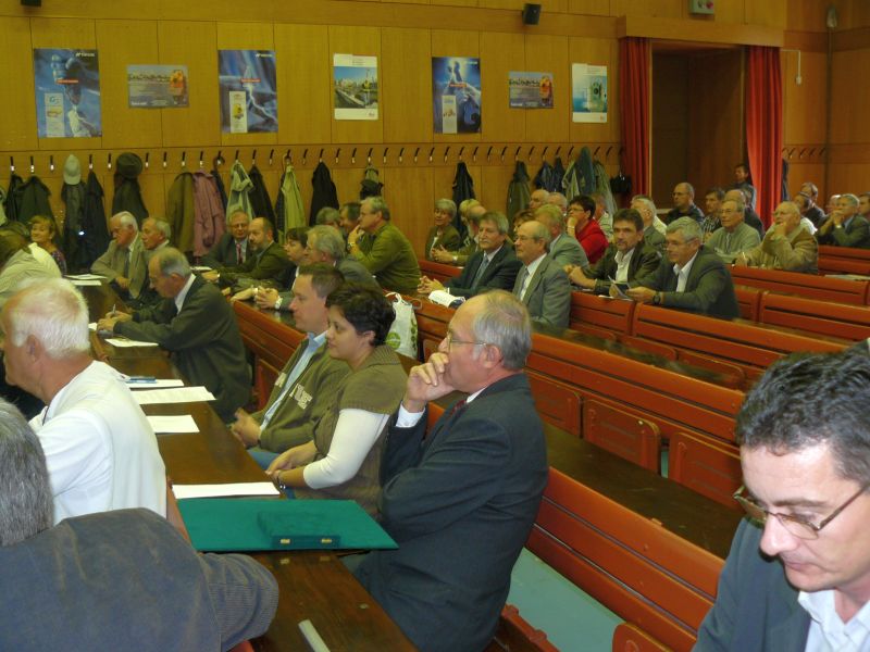 következő