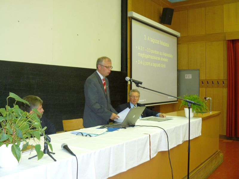 következő
