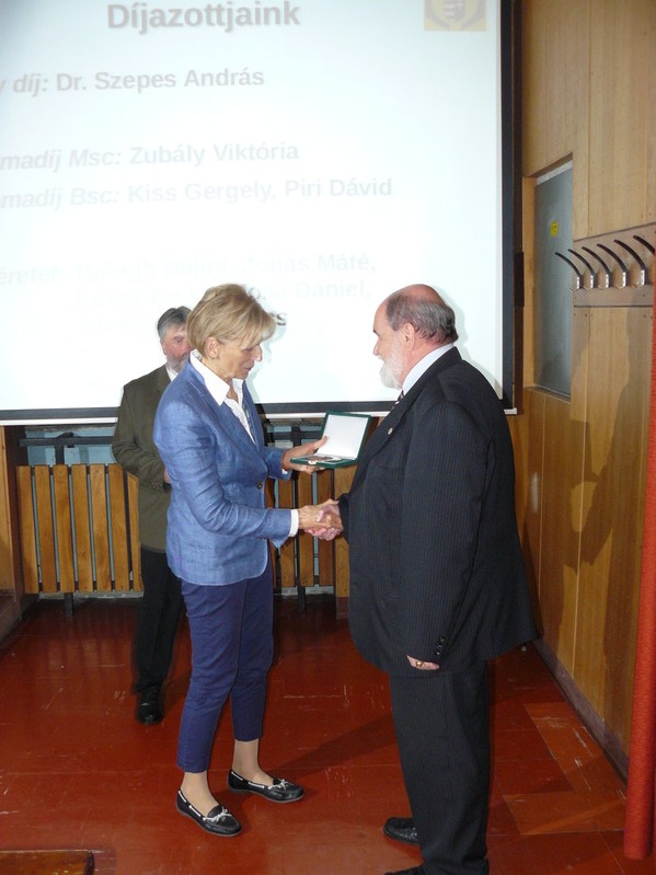 következő
