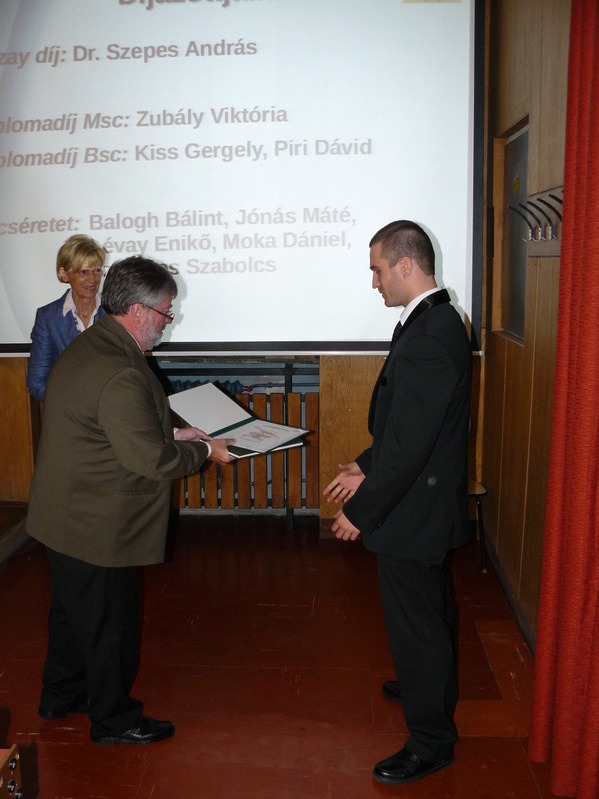 következő