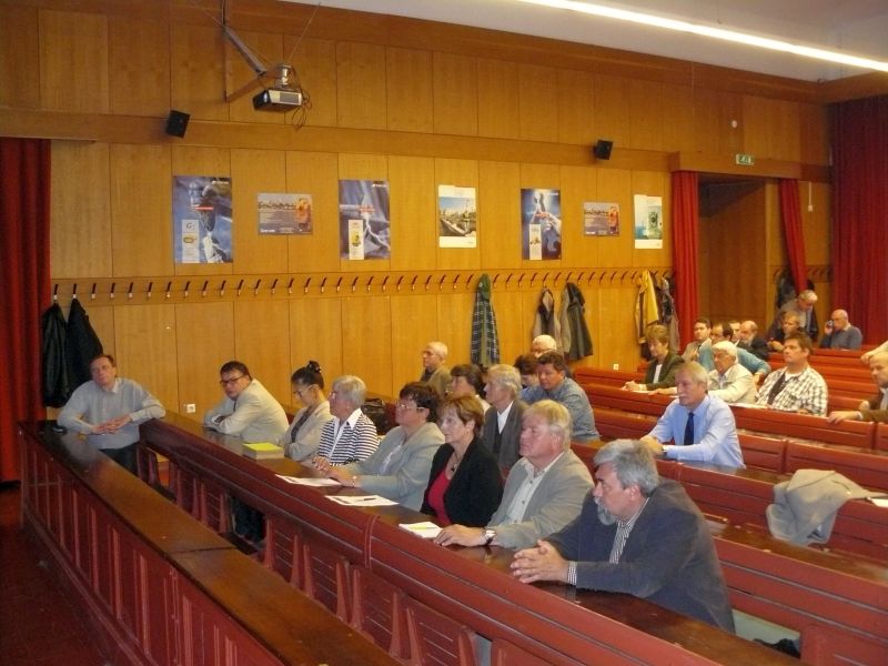 következő