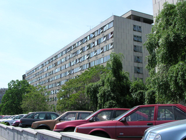 következő