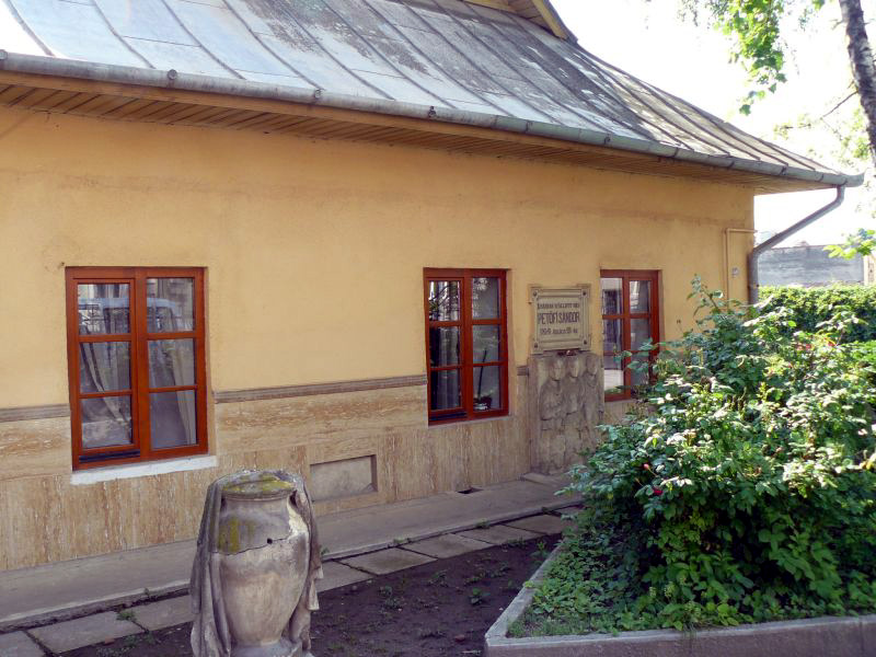 következő