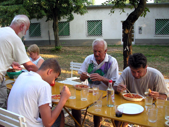 következő