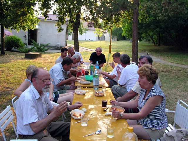 következő