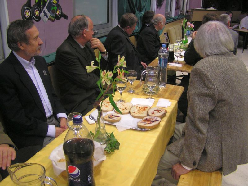 következő