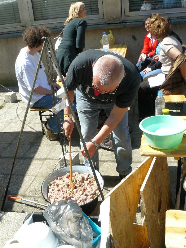 következő