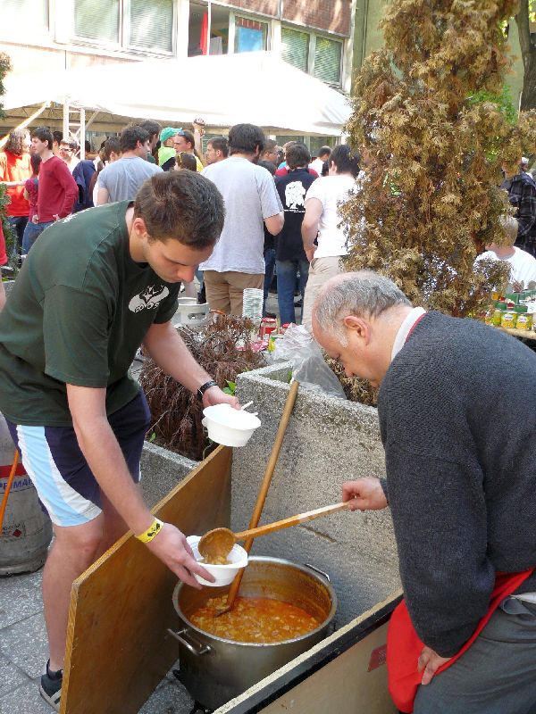 következő